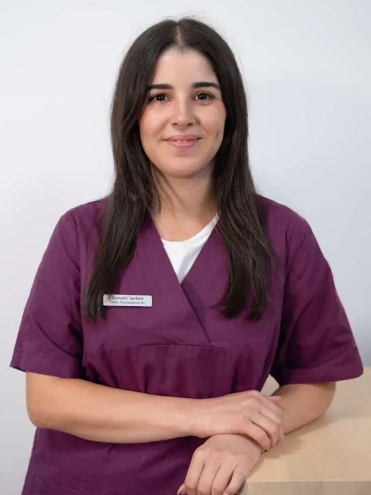 Ronahi Serbet, MPA bei den kinder- und jugendärzten am werk in Rheinfelden